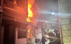 6 người kịp thoát thân trong ngôi nhà rực lửa lúc rạng sáng