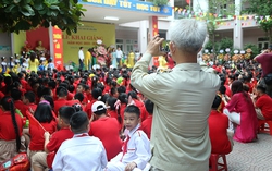 Bác bảo vệ - người thầm lặng nhất trong ngày khai giảng