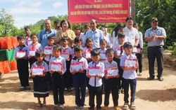 Gia Lai: Khởi công xây dựng nhà tình nghĩa, tặng quà cho phụ nữ nghèo và học sinh vượt khó