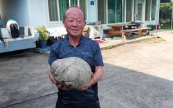 Lão nông "đổi đời" nhờ phát hiện vật thể giống tảng đá kỳ quái, giá gần 1 tỷ đồng/kg