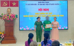 Nhận giao túi hàng lạ, tài xế xe ôm Grab chở thẳng vào đồn công an 