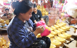 Làng heo đất Lái Thiêu tất bật vào vụ Tết