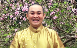 Nghệ sĩ Xuân Hinh làm ca sĩ trong Gala Tết quê hương 2024