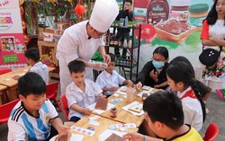 Mang tết đến sớm cho con đỡ đầu của Hội