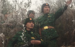 Bộ đội biên phòng Hà Giang đi tuần tra trong băng giá