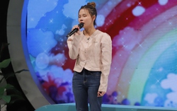 Bức tranh cuộc sống đầy màu sắc của nữ sinh khiếm thị