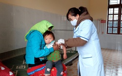 Khắc khoải chờ vaccine tiêm chủng mở rộng
