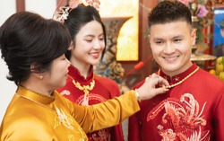 Mẹ vợ làm điều đặc biệt với Quang Hải ở lễ ăn hỏi, phản ứng của Chu Thanh Huyền mới bất ngờ