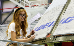 Hoa hậu Anh mơ ước trở thành phi hành gia