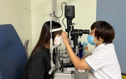 Người lớn bị mắt lác có chữa được không?