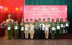 Trao giải cuộc thi ảnh, video "Nữ chiến sĩ công an Hưng Yên - Hoa trong lòng dân"