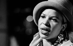 Nữ tác giả Ntozake Shange - "người bước đi như một con sư tử"