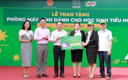 Trao tặng 60 máy xách tay cho học sinh tiểu học ở Lào Cai và Yên Bái