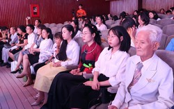 Quỹ học bổng Vừ A Dính: 15 năm chắp cánh ước mơ cho các nữ sinh dân tộc thiểu số