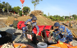 Nghiên cứu triển khai phà quân sự thay thế cầu phao Phong Châu 