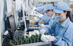 GDP quý 3 ước tăng 7,4%, công nghiệp - dịch vụ là lực đỡ cho nền kinh tế
