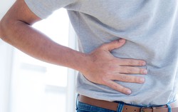 Ho bị đau hông bên phải là do đâu? Đây có phải dấu hiệu của bệnh lý nguy hiểm không?