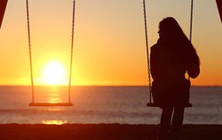 Mẹ mất, bố vỡ nợ, con gái quyết tâm gầy dựng lại từ mất mát