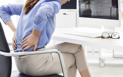 Đau thắt lưng không đứng thẳng được có nguy hiểm không?