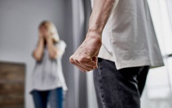 28 năm bị chồng bạo hành vì sợ "xấu chàng hổ ai"