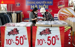 Hà Nội: Mua hàng càng khuya, giá càng giảm 