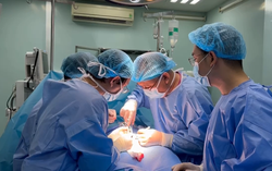 Rước họa vì nhờ thợ xăm cắt bao quy đầu tại nhà