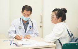 TPHCM: Hơn 300 cán bộ, giáo viên hưu trí được khám và cấp phát thuốc miễn phí