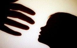 Bình Dương: Mẹ ruột ép con gái 12 tuổi quan hệ tình dục với "cha dượng"
