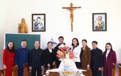 Phó Chủ tịch Hội LHPN Việt Nam Nguyễn Thị Minh Hương chúc mừng Giáng sinh 2024 tại Giáo họ Nà Phặc