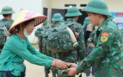 Tình quân thắm mãi trong lòng dân