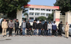 Bắt giữ 10 thanh, thiếu niên mang dao phóng lợn "đi càn" trên phố