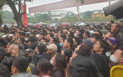Chen lấn xô đẩy, ngất xỉu vì mua vé bóng đá bán kết lượt về ASEAN Cup 2024 