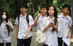 Thấp thỏm chờ môn thi thứ 3, học sinh Hà Nội mệt mỏi vì áp lực