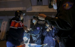 Hà Nội: Thiếu niên mua dùi cui điện mini để "thể hiện" với lực lượng 141