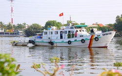 Tàu kiểm ngư, cảnh sát được huy động ngăn chặn chích điện vớt cá ngày ông Táo ở TPHCM 
