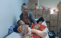 Trên đường đón con xuất viện về nhà gặp tai nạn, cả 2 mẹ con lại nhập viện vì gãy chân