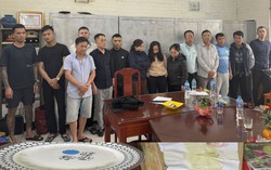 Bắt quả tang 3 nữ và 11 nam đang say sưa "xóc đĩa"
