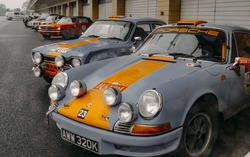 Cận cảnh đoàn xe cổ hàng triệu đô phượt quanh Đông Nam Á, đổ bộ Hà Nội