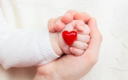 Vợ thất vọng tràn trề khi chồng quá ưu tiên con trai mới sinh