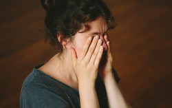 5 mẹo quản lý chứng đau nửa đầu khi thời tiết đầu Xuân thay đổi thất thường