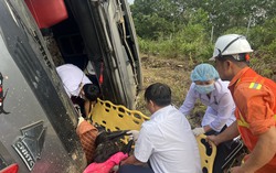 Lật xe đầu kéo trên tuyến La Sơn - Hòa Liên, tài xế tử vong