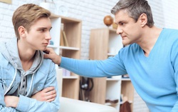 Bố tức giận vì con không theo định hướng, chỉ muốn làm công việc mình thích