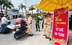 “Điểm dừng chân nghĩa tình” hỗ trợ người dân về quê đón Tết
