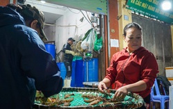 Hải sản chợ đầu mối Long Biên ế ẩm, tiểu thương buồn rượi trước khi nghỉ Tết