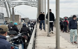 Hàng trăm người theo dõi cuộc tìm kiếm 4 mẹ con nghi nhảy cầu: "Thật may mắn khi không xảy ra sự việc thương tâm..." 
