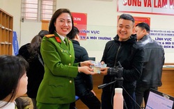 Hội LHPN Hải Phòng gửi thư khen nữ thiếu tá trả lại 22 triệu đồng nhặt được