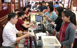 Đảo chiều giảm mạnh, giá vàng SJC lùi về mốc 82 triệu đồng/lượng