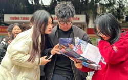 Thí sinh "khát" thông tin tư vấn xét tuyển đại học 2024