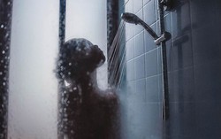 Tắm 3 kiểu này, "mạng sống mỏng hơn giấy”