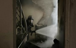 Hà Nội: Cháy nhà trên phố Đào Tấn, lực lượng cứu hỏa nhanh chóng có mặt tại hiện trường